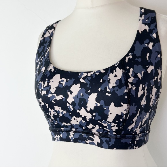 Sweaty Betty Blue Circuit Camo Sports Bra X-Back Size M Gym Yoga - Picture 2 of 9